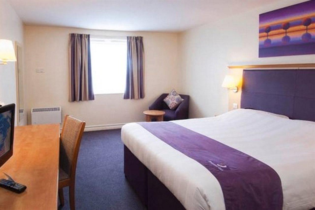 Premier Inn Andover Exterior foto