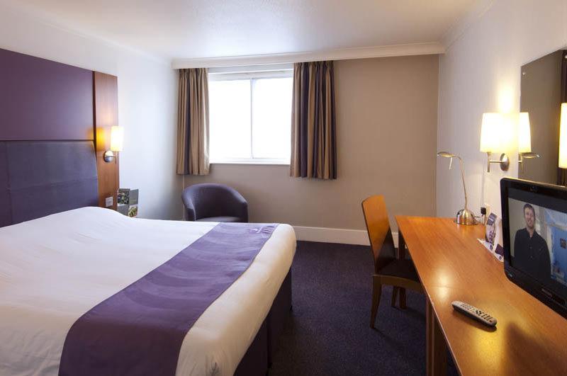 Premier Inn Andover Exterior foto
